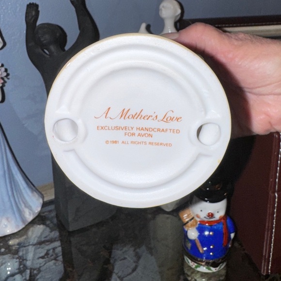 vintage Avon figurine - Picture 2 of 2